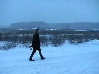 Rysk incestmamma i strumpor med sin egen son efter en promenad